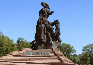 Пам'ятник розстріляним у Бабиному Яру