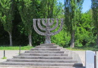 Пам'ятний знак «Менора»